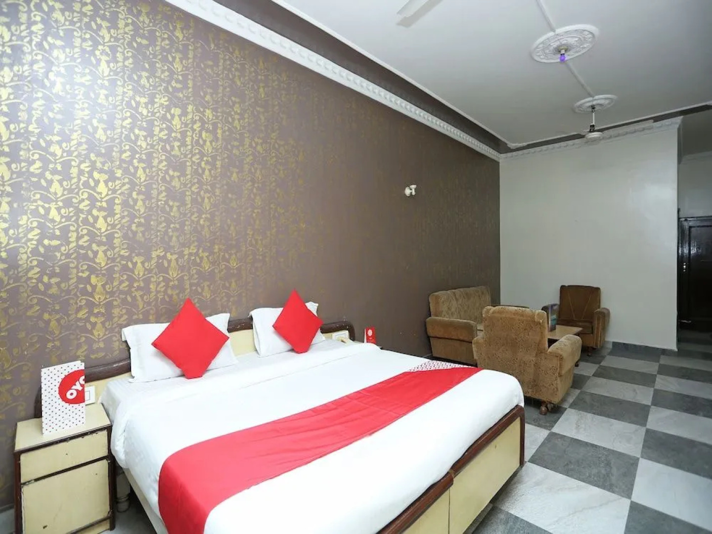 OYO 16906 Hotel Balsons