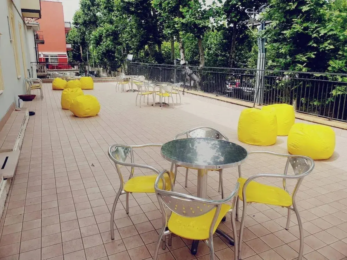 Hotel Young People Under 40
