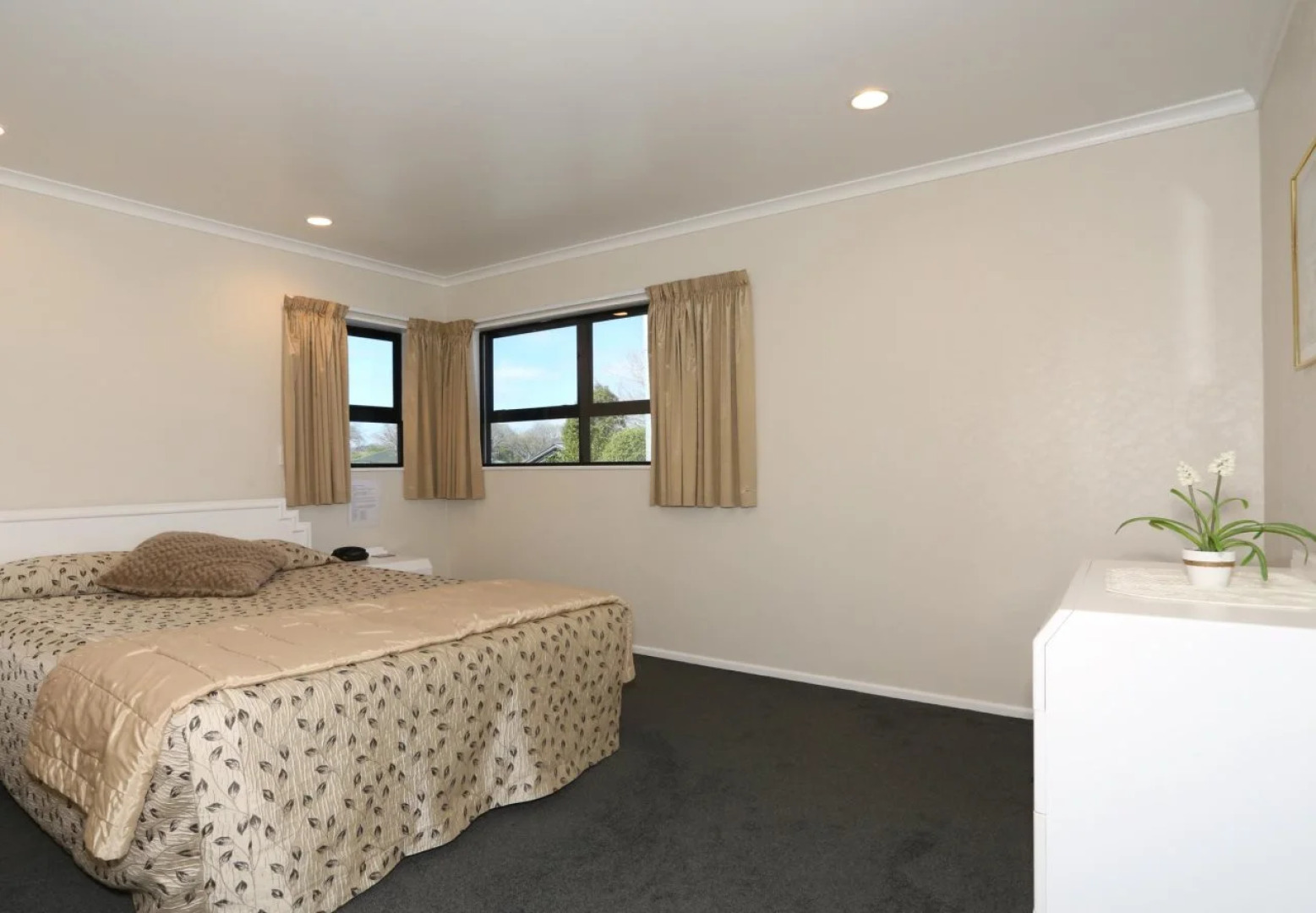 Shadzz Motel & Conference Centre