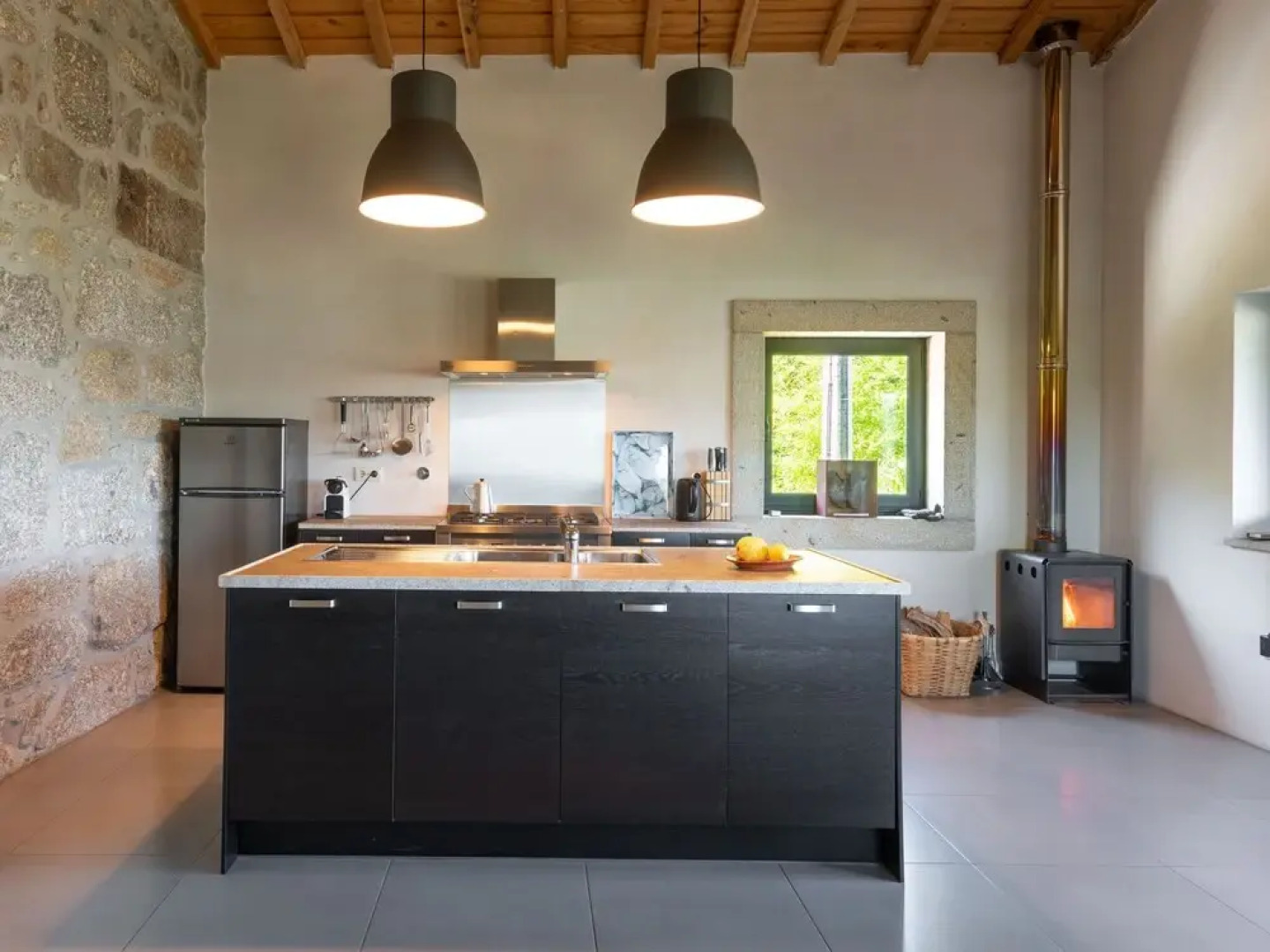 Very Spacious Apartment With Lots of Grandeur and Great Views