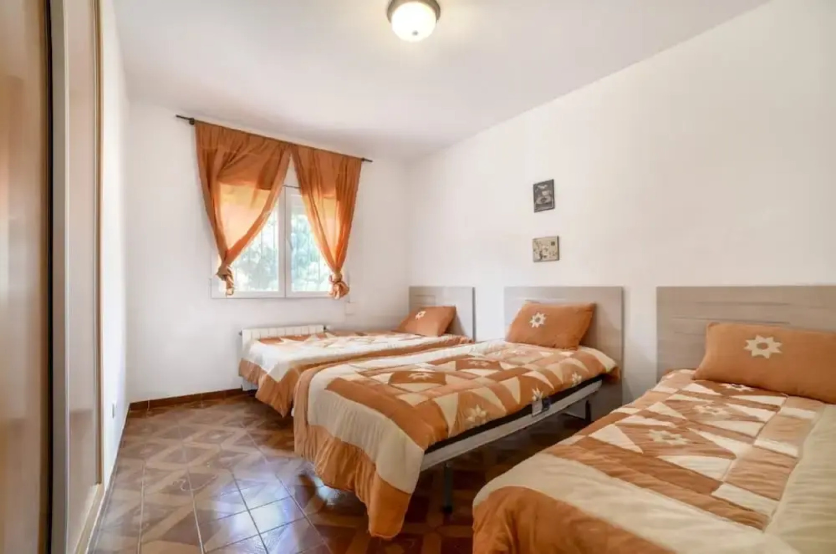 Villa - 6 Bedrooms with Pool - 105026