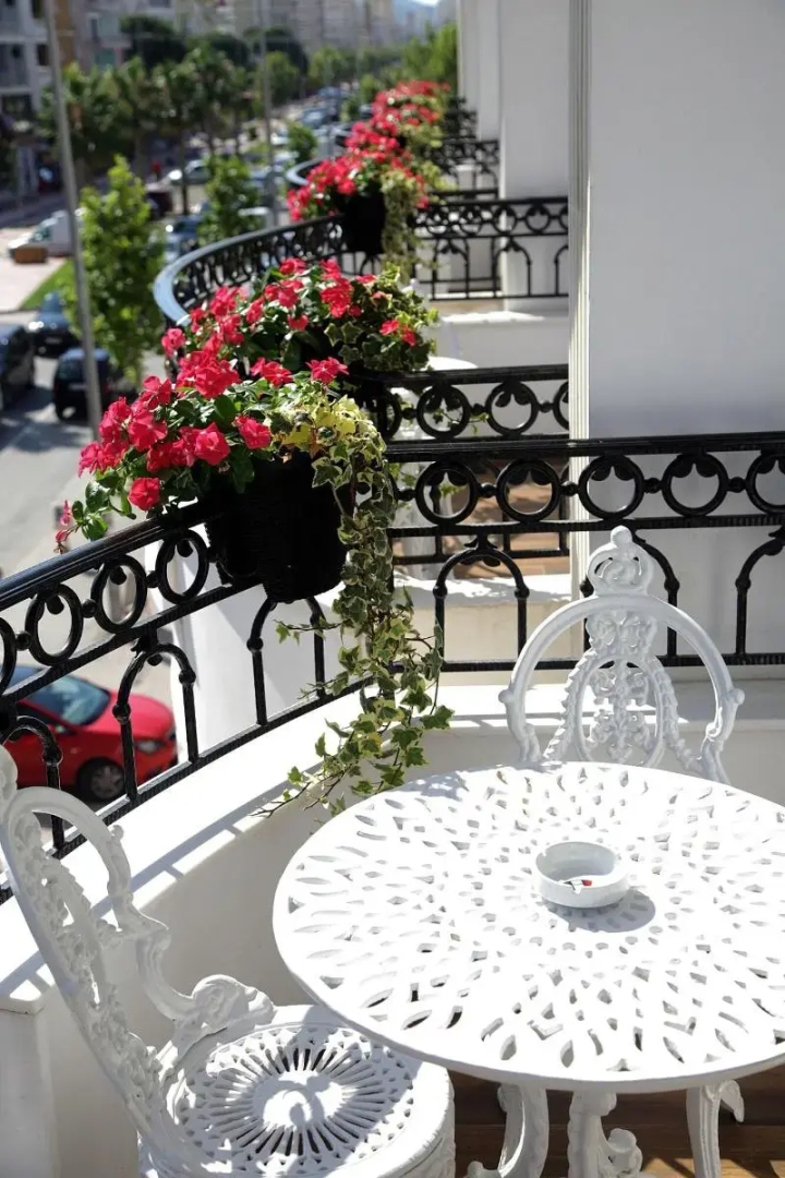 Empire Hotel