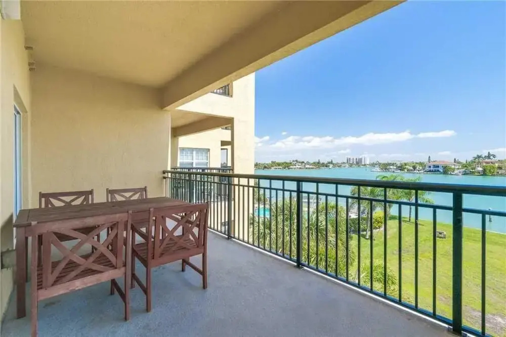 207 - Palms of Treasure Island