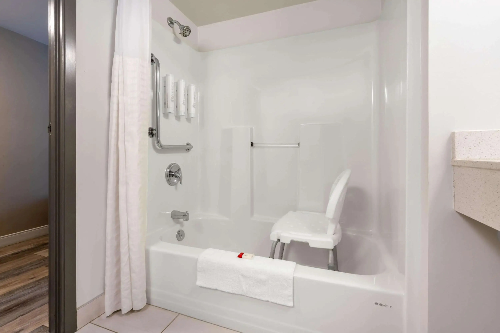 Super 8 by Wyndham Winnipeg West