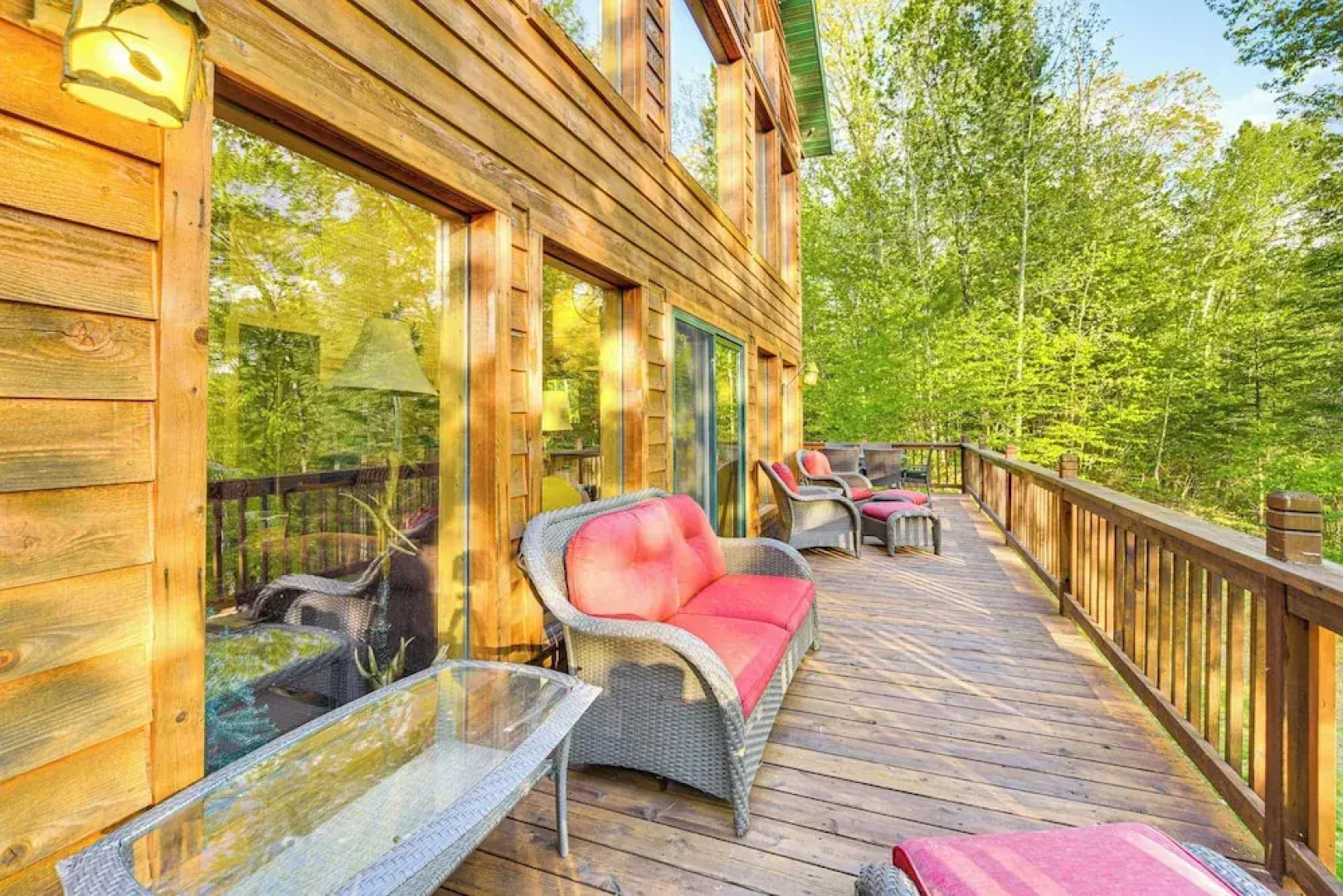 Paddle Ready: Hayward Lake View Retreat w/ BBQ