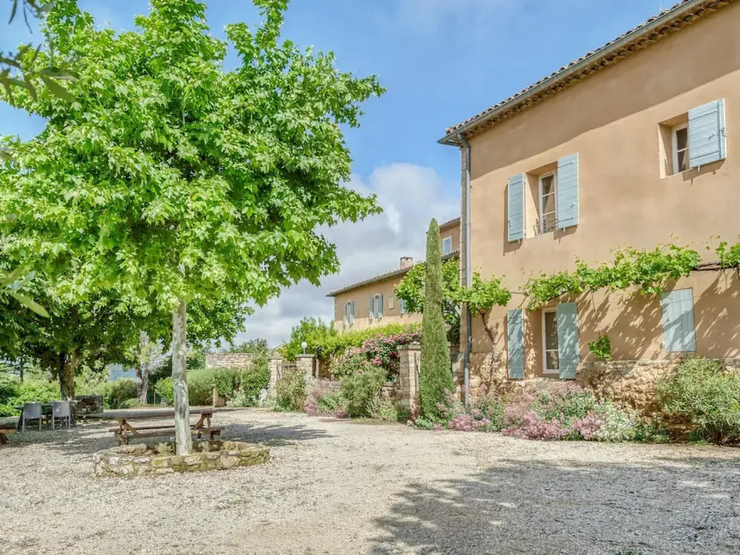 Secluded Holiday Home in Rustrel With Swimming Pool