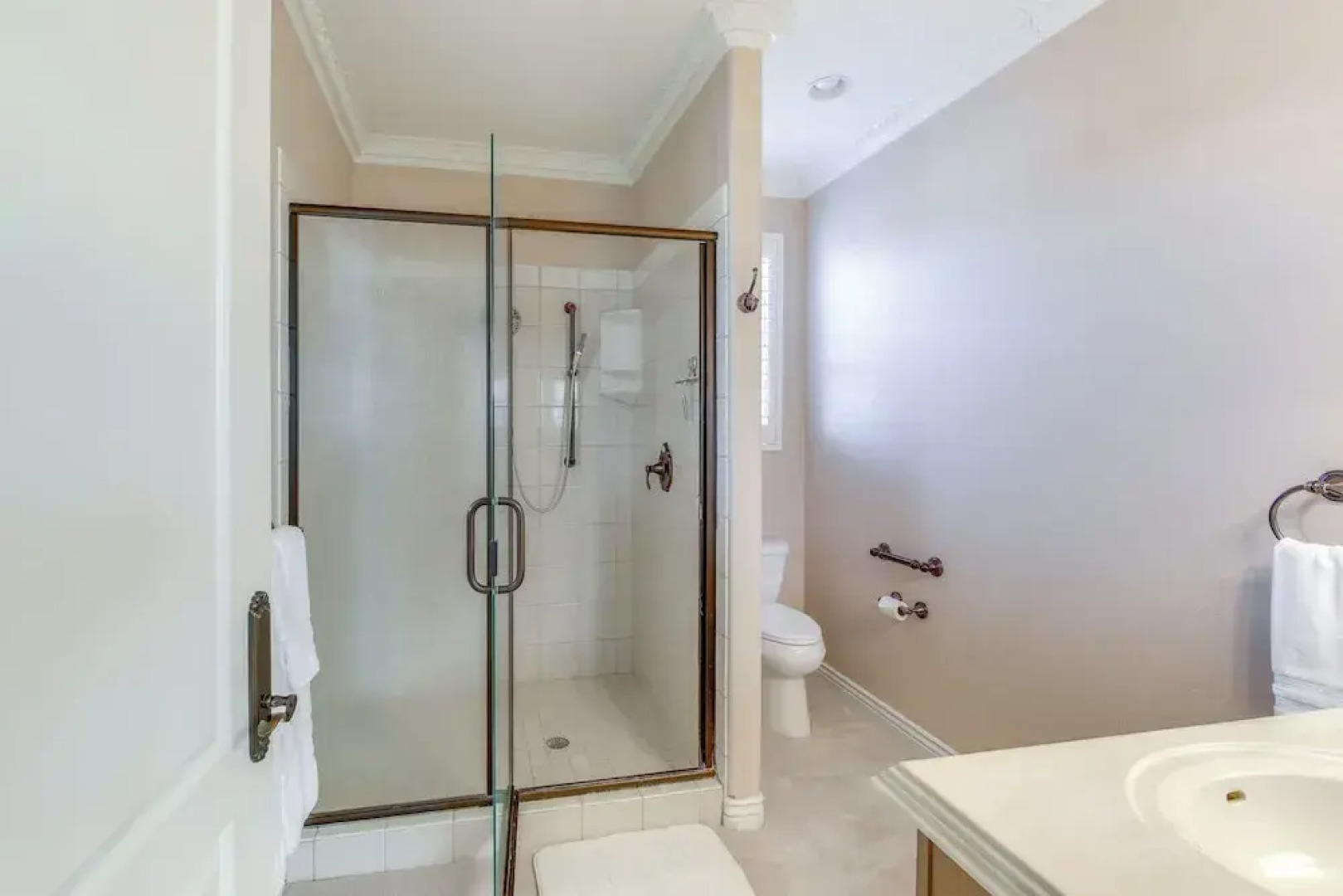 Spacious Luxe Home w/ Lake Access in Fort Mohave!