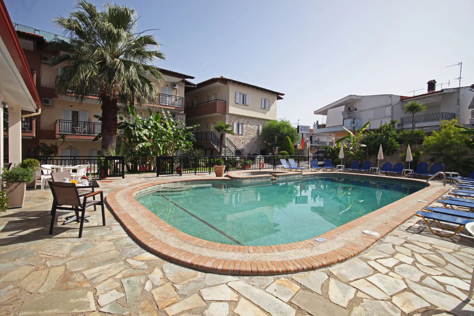 Sarantis Hotel