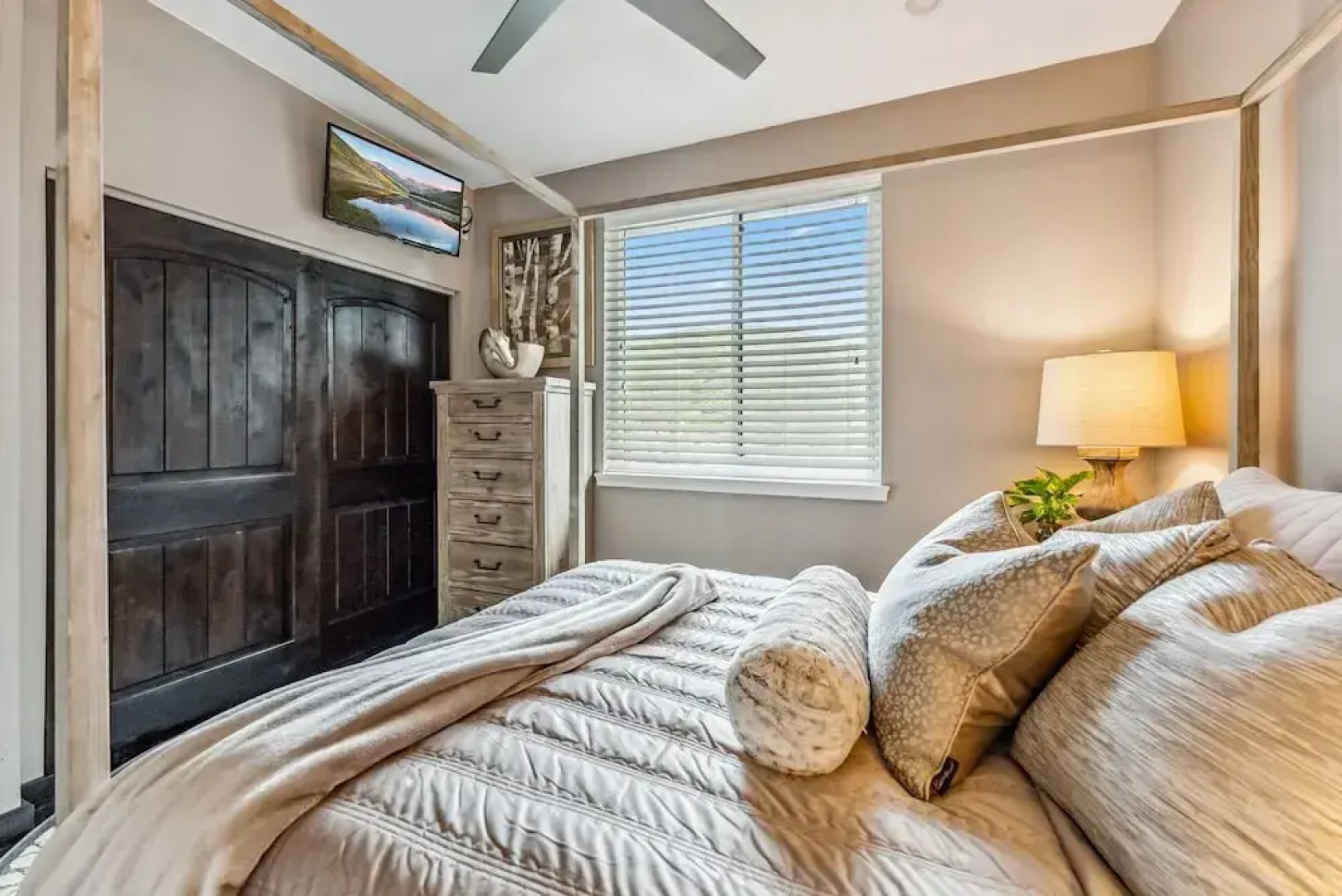 Treehouse 1br With Hot Tub 1 Bedroom Home by RedAwning