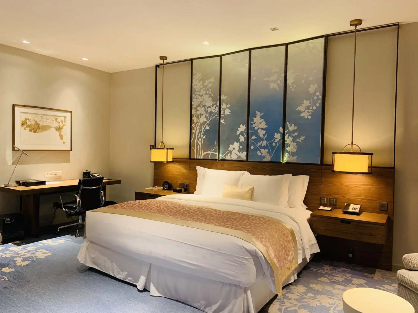 HUALUXE Shanghai Twelve at Hengshan by IHG