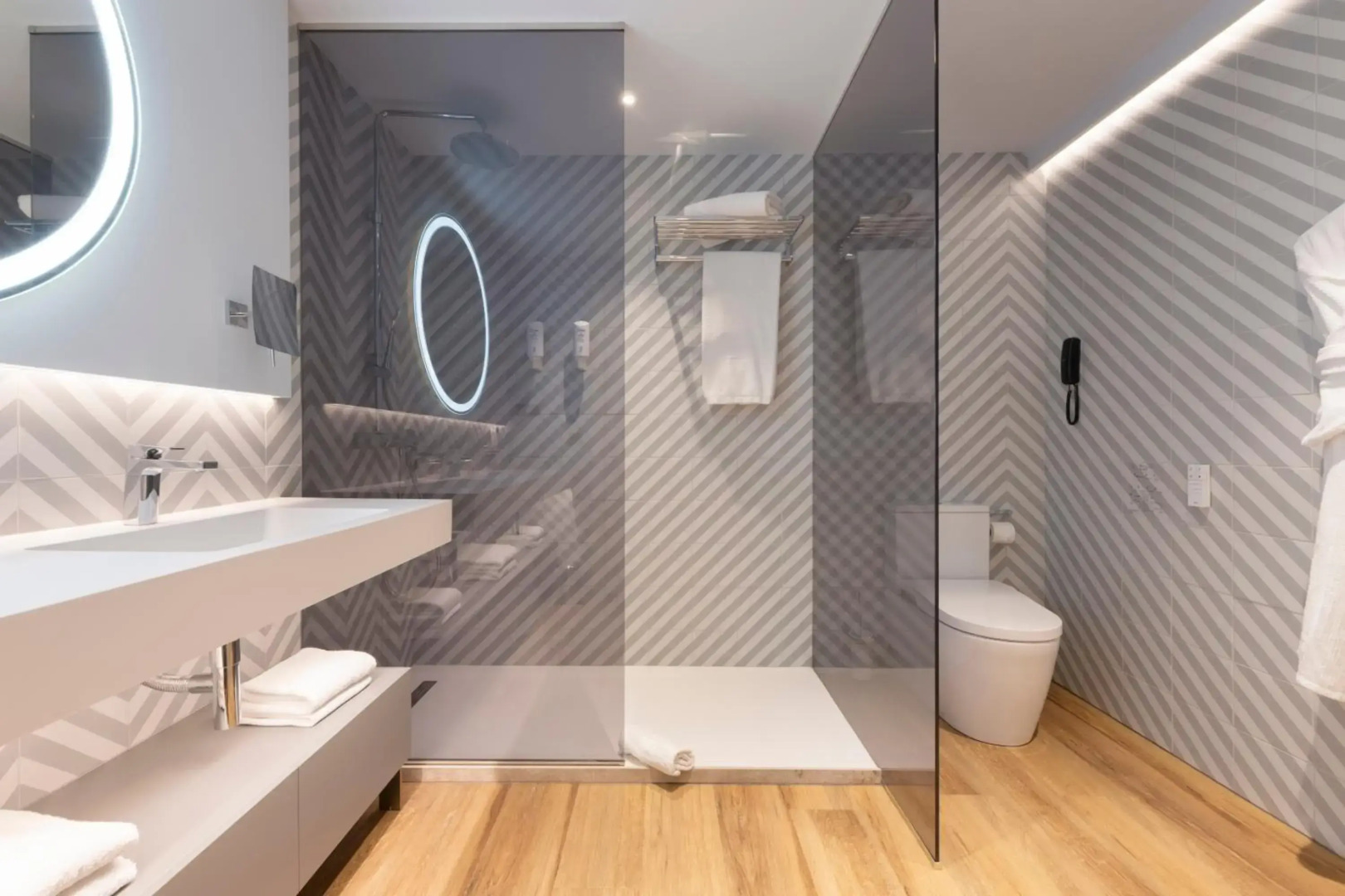 Suites Plaza Hotel & Wellness