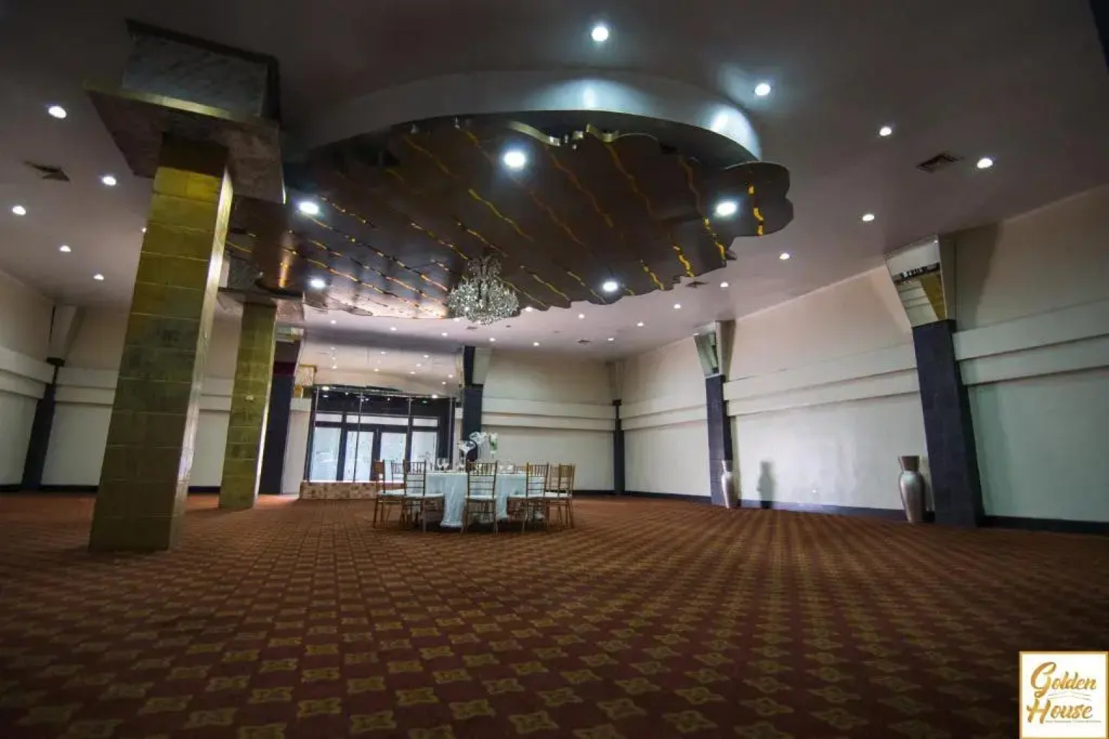 Golden House Hotel & Restaurant