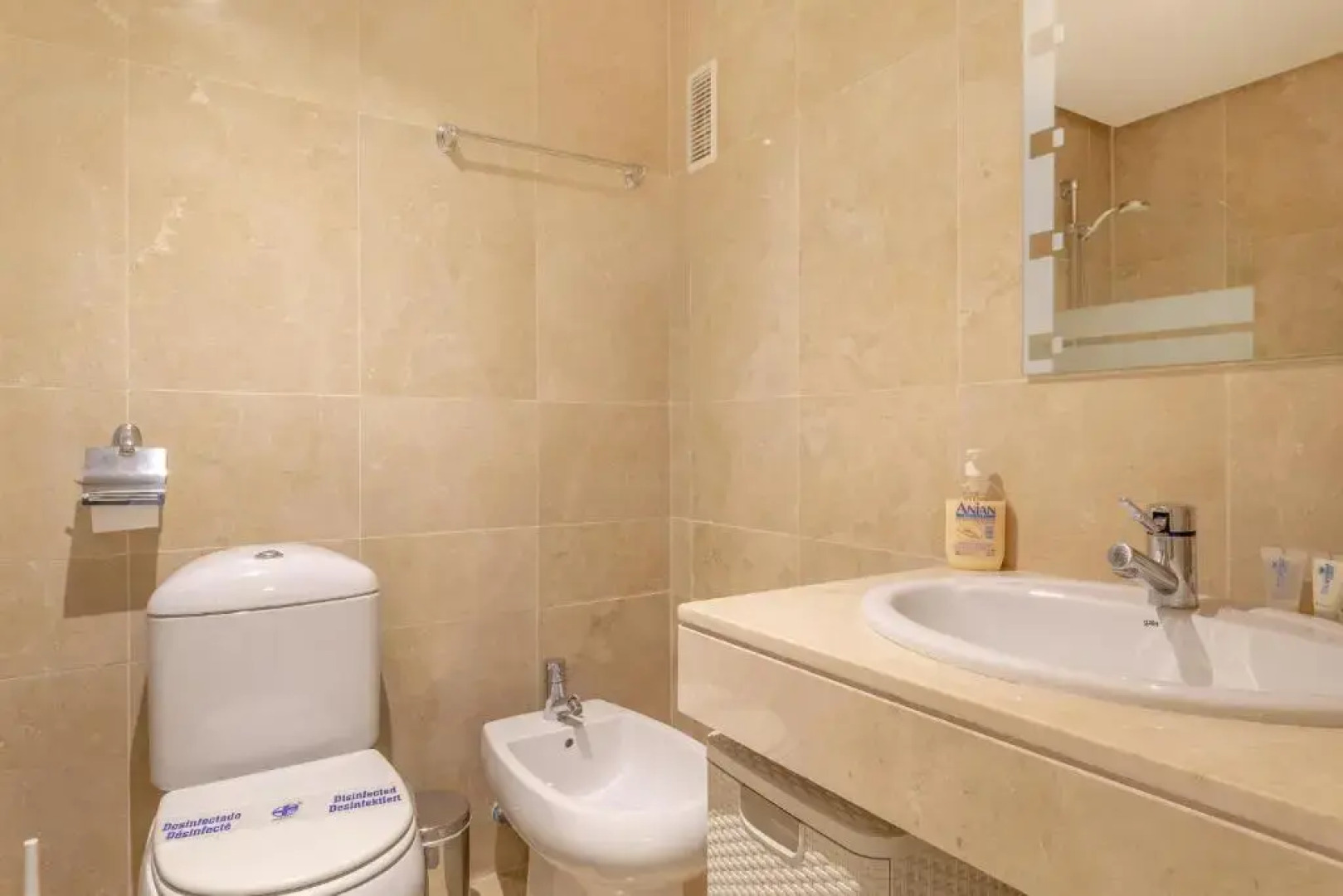 2261-Superb apt on the beach, on Duquesa harbour