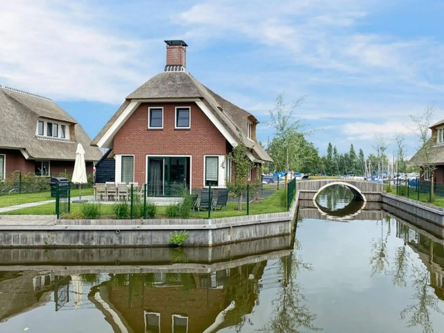Villa with enclosed garden, in a holiday park on the water in Friesland