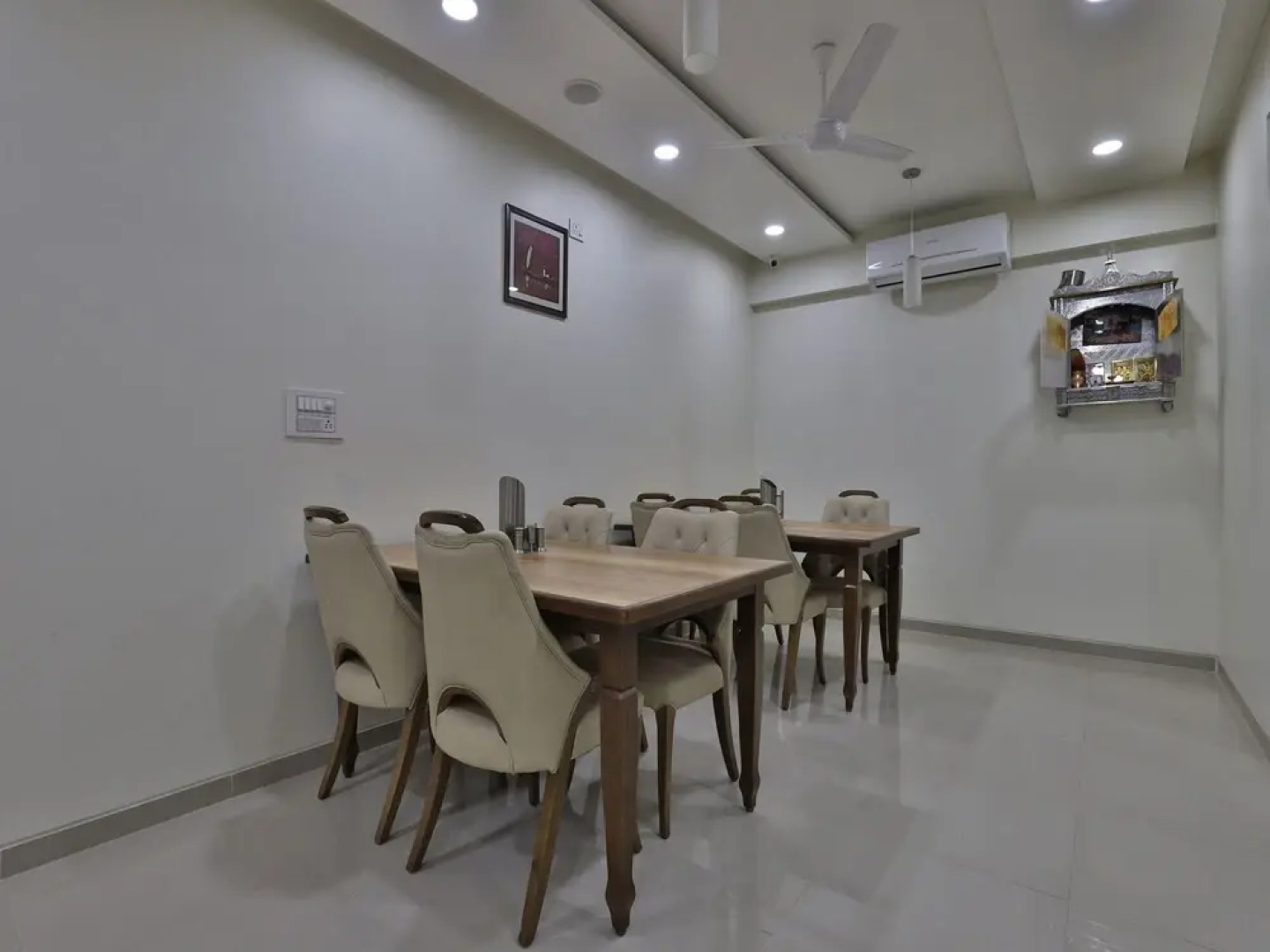 Collection O 12462 Hotel Shiv Inn