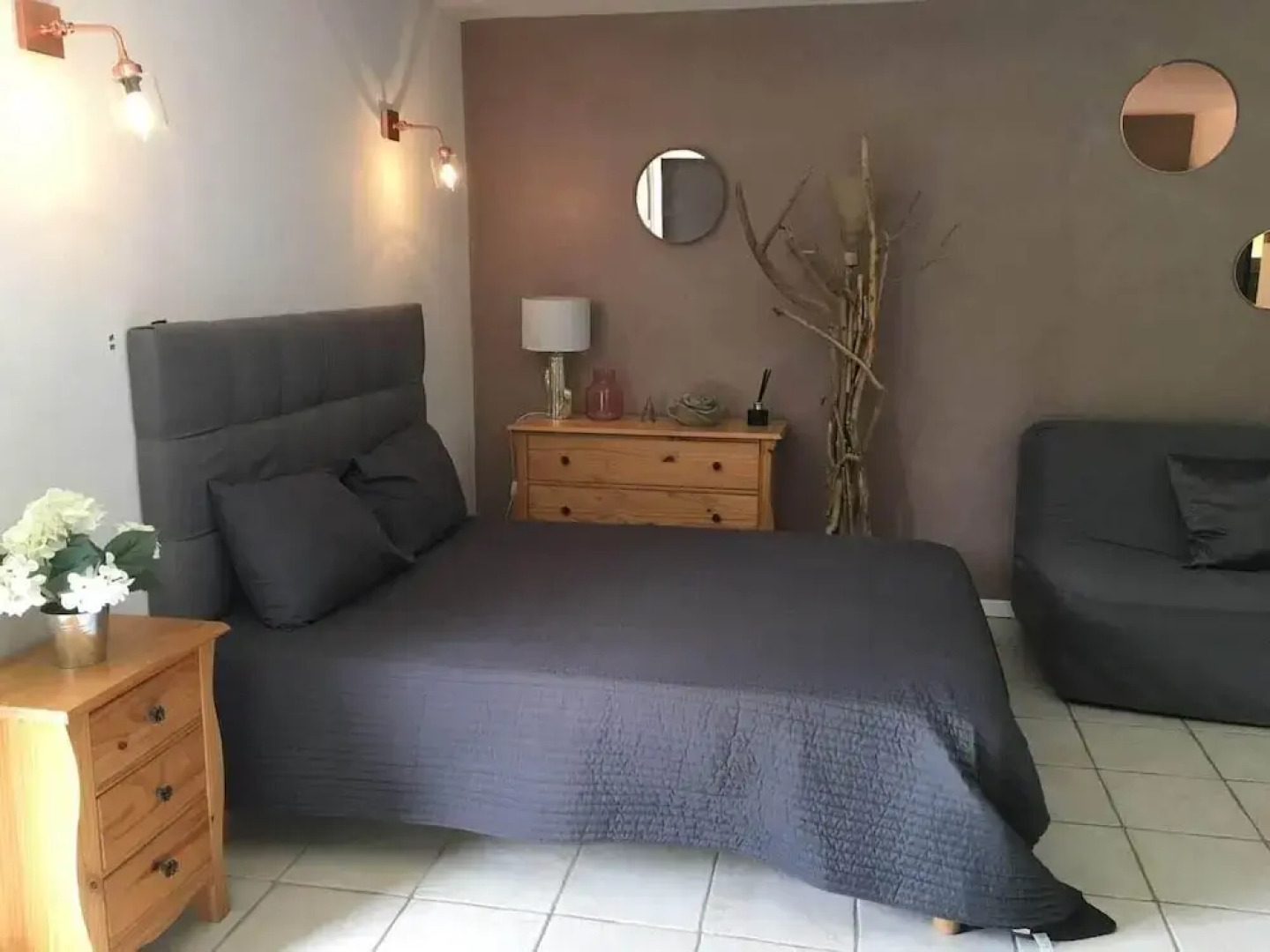 Quiet studio with air conditionning