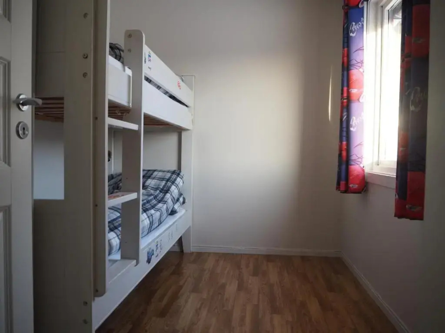 Cabin with great view close to town and ski area