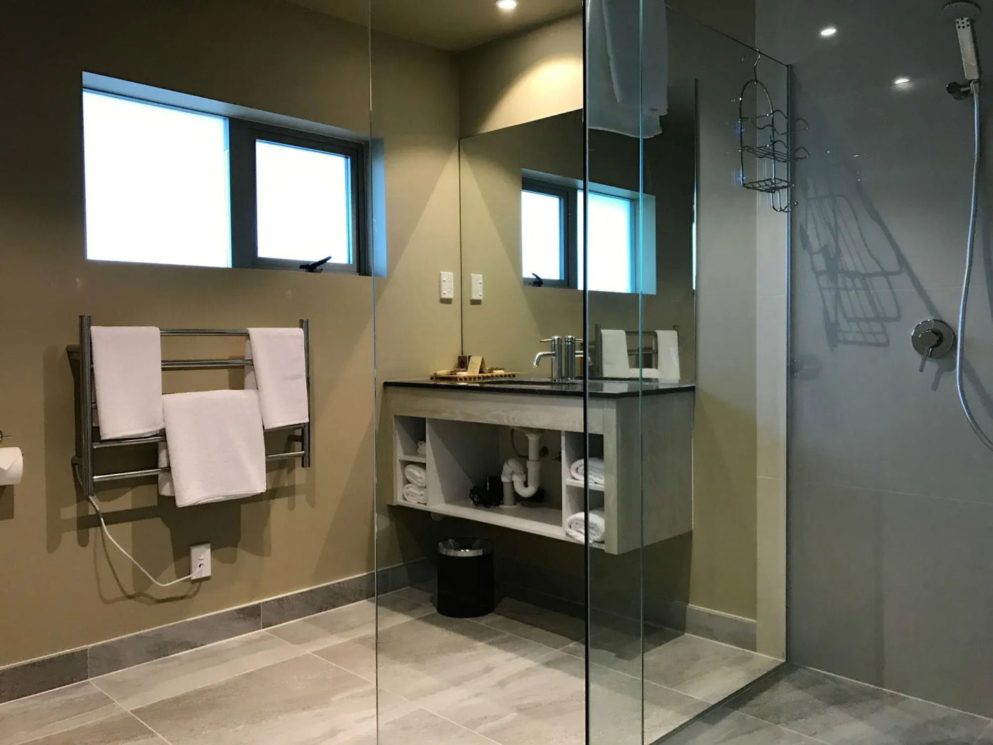 Ellerslie Palms Motel