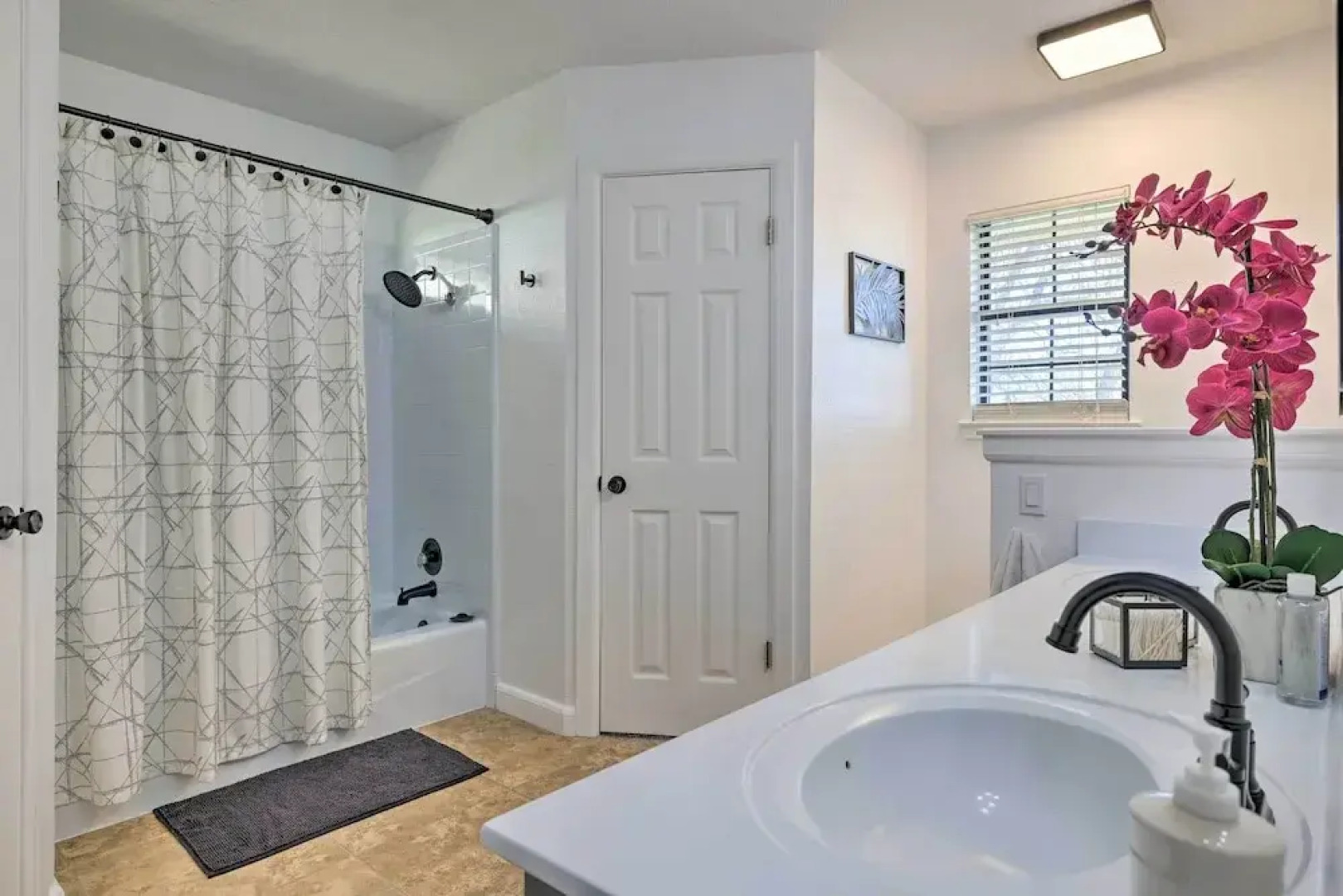 Riverfront Seguin Home w/ Dock: 3 Mi to Dtwn!