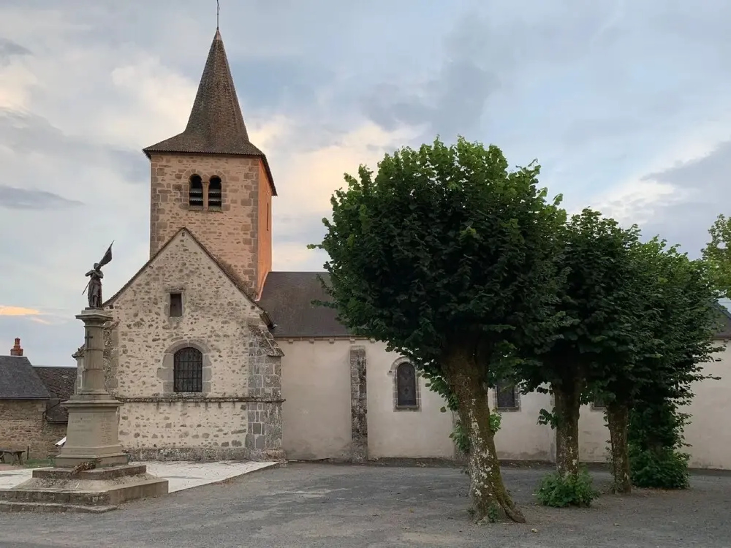 Countryside Holiday Home in Poil With Private Garden