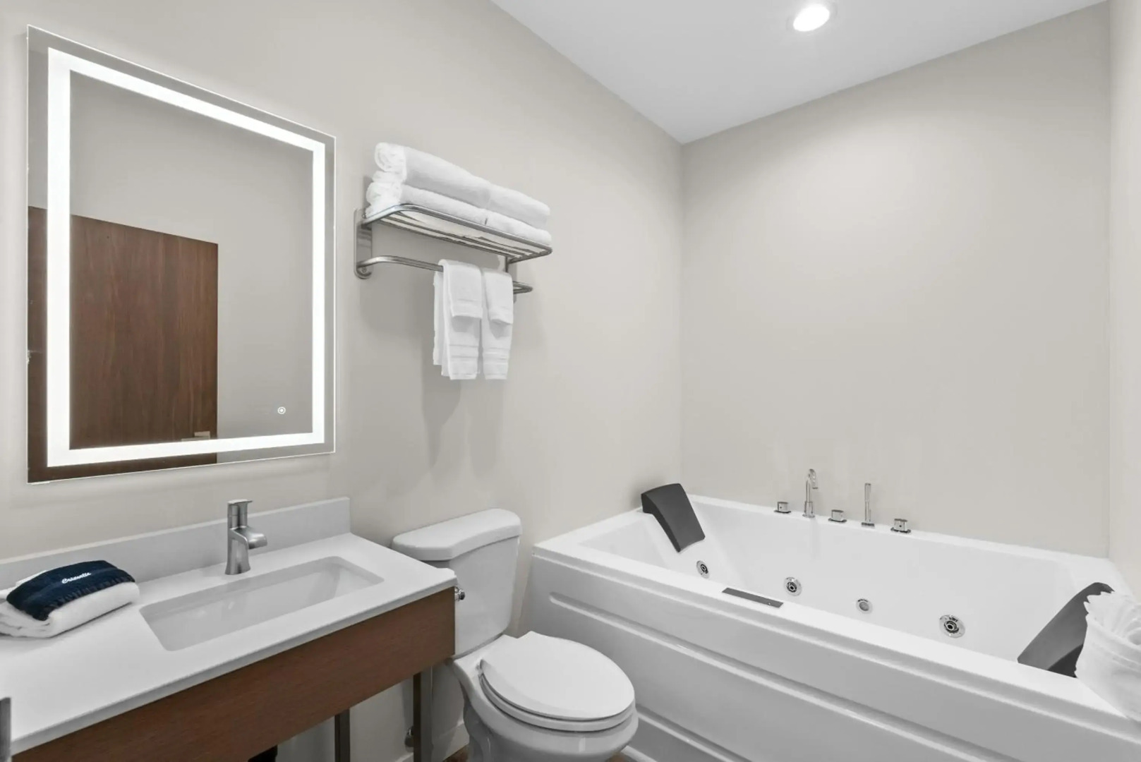 Sandpoint Hotel & Suites Downtown