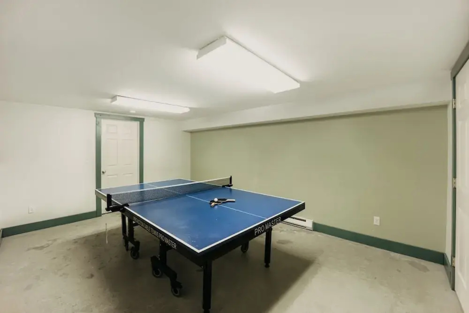 34sl - Hot Tub - Bbq - Ping Pong Table - Sleeps 8 3 Bedroom Home by RedAwning