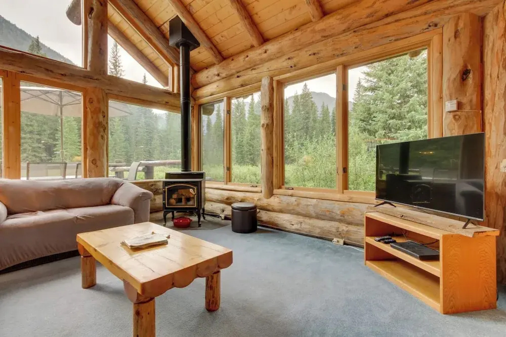 Scenic Montana Cabin Rental ~ 1 Mi to Yellowstone!