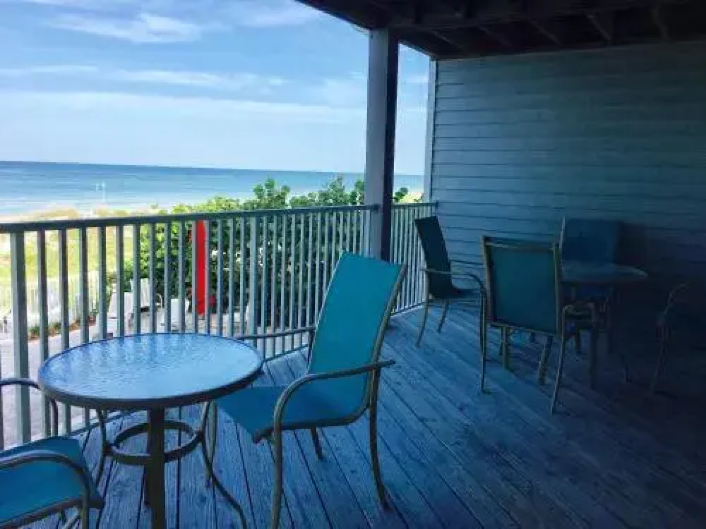 Joyce's Beachfront Suite 3