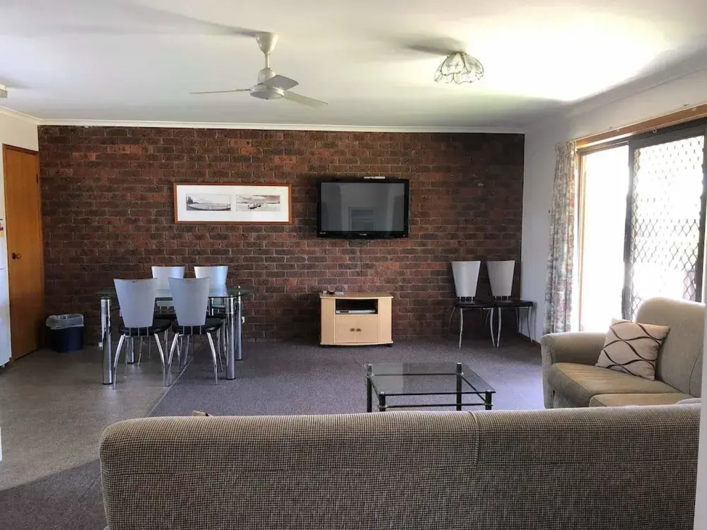 Lakes Jakaranda Holiday Units