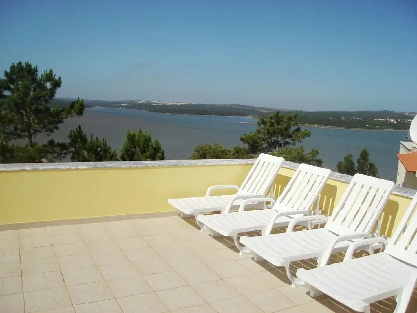 Scenic Villa in Foz do Arelho With Private Swimming Pool