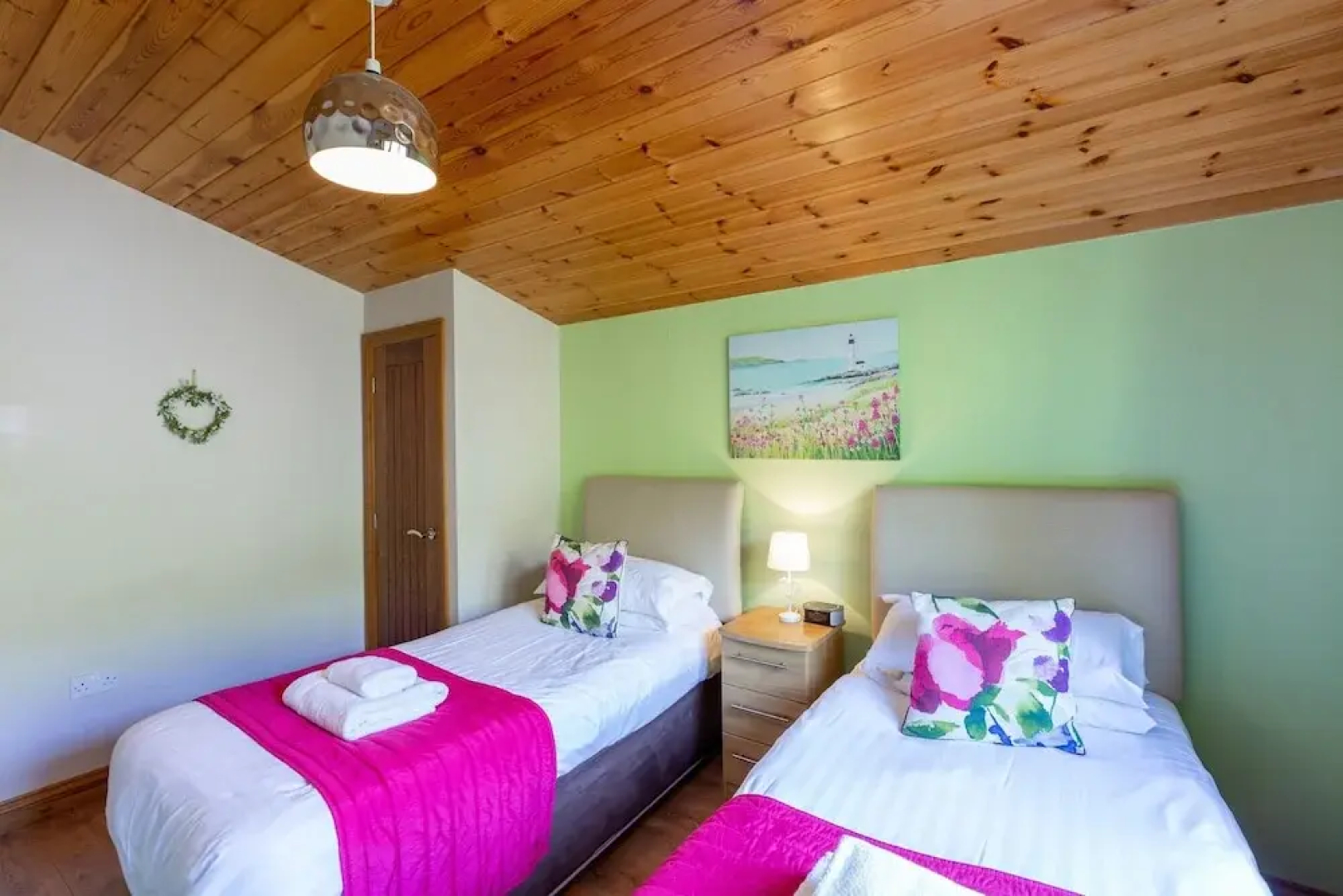 Woodpecker Lodge With Hot Tub Near Cupar, Fife