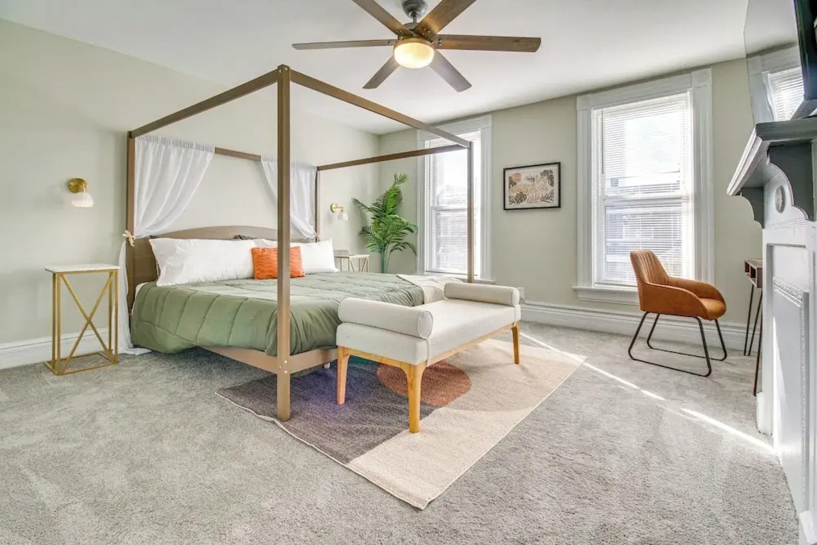 2 Mi to Dtwn Cincinnati: Home w/ Fenced Yard!