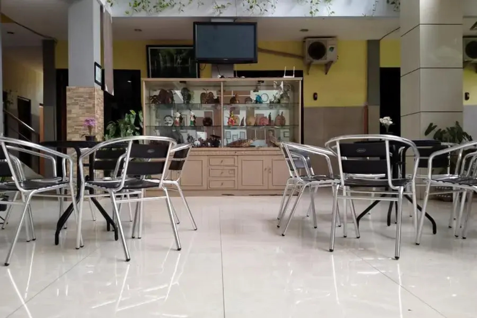 RedDoorz @ Hotel Surabaya Sumenep