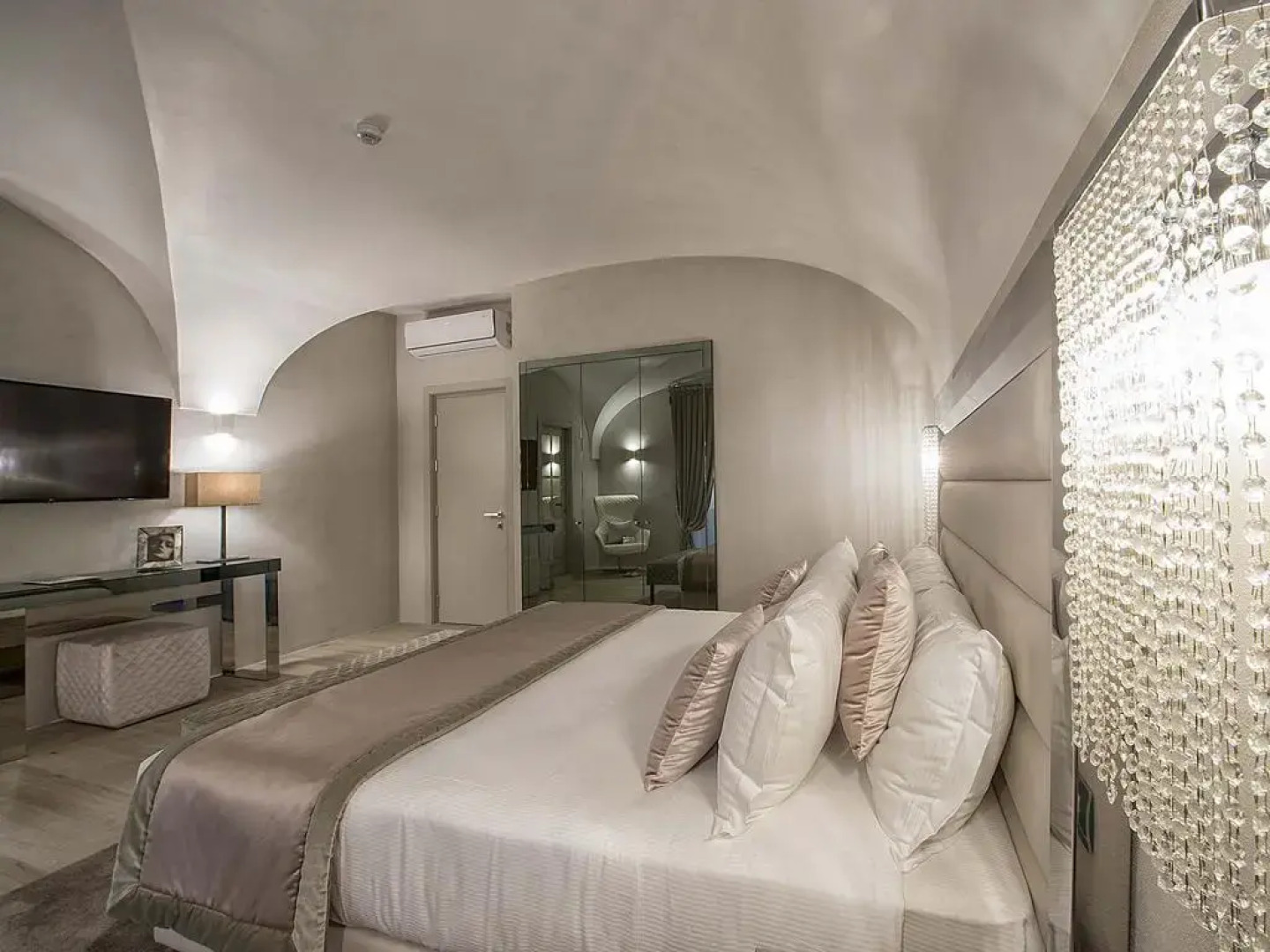 Terrace Pantheon Relais