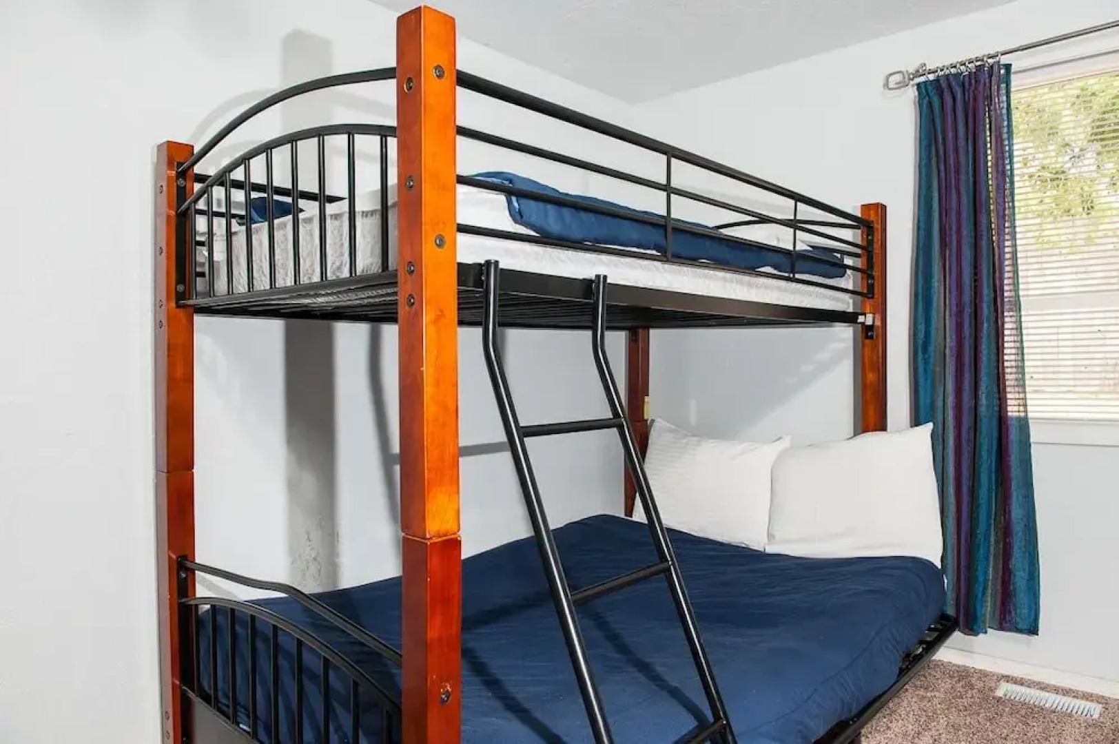 Lake Point Hideaway 3 Br home by RedAwning