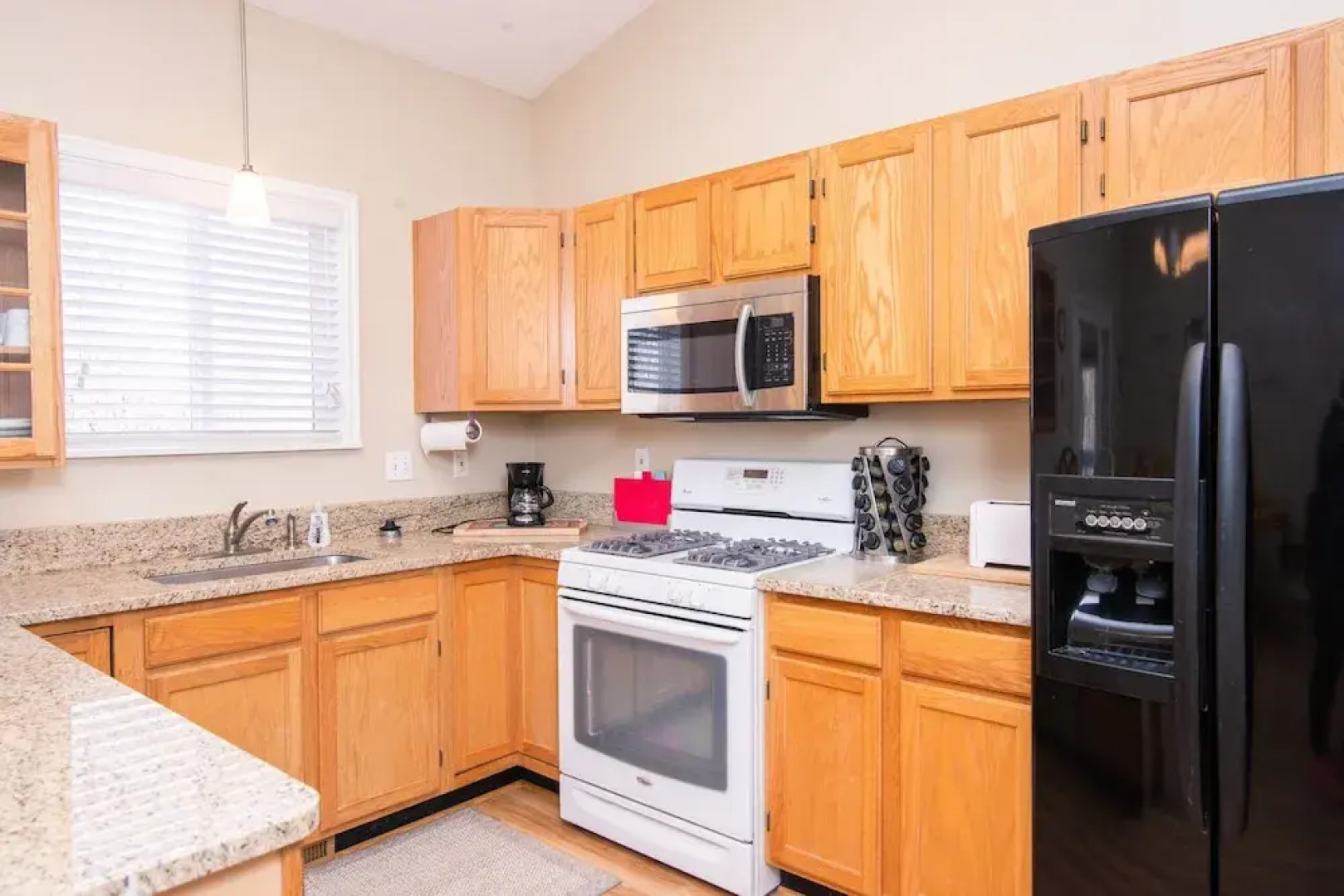 Charming Ogden Town Home, 25 Min To Snowbasin Ski Resort 3 Bedroom Duplex by Redawning