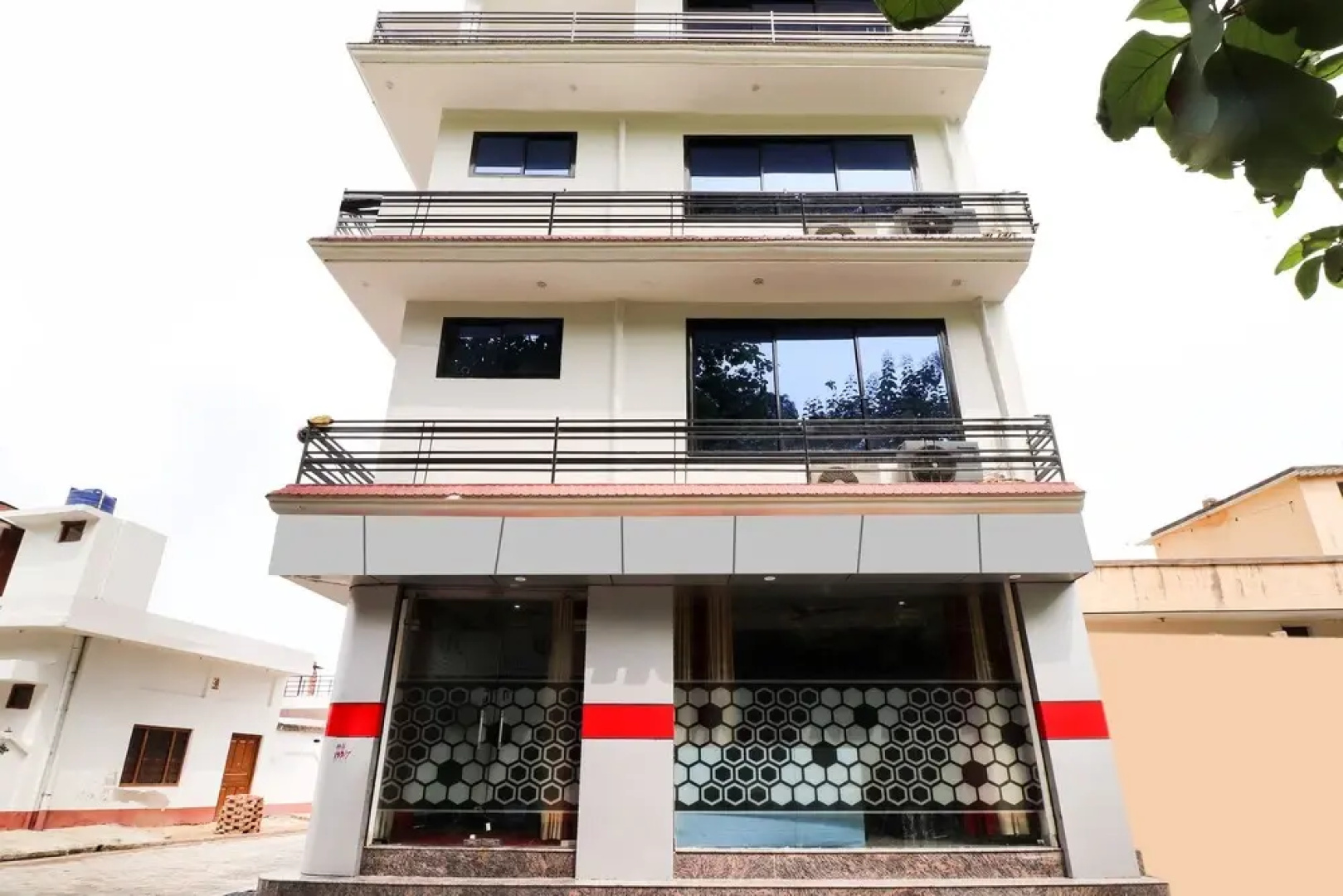OYO 45399 Hotel Legacy Rbl