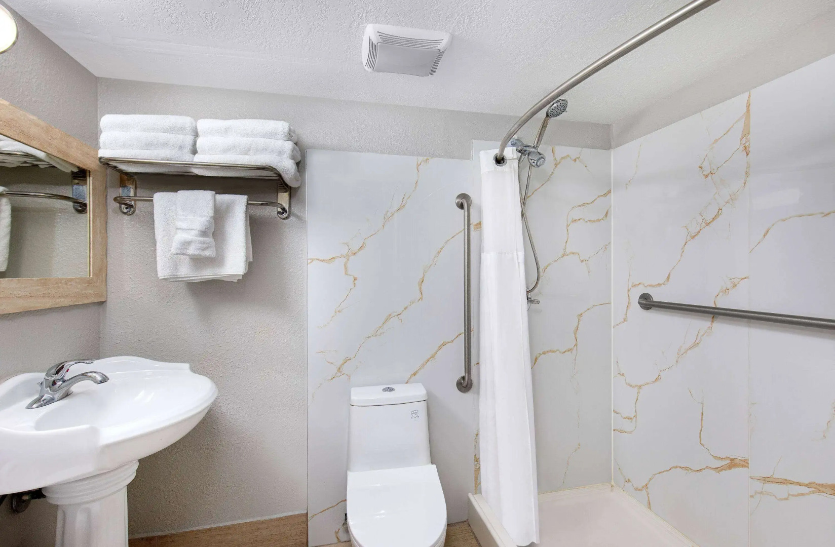 Ramada by Wyndham Bowling Green