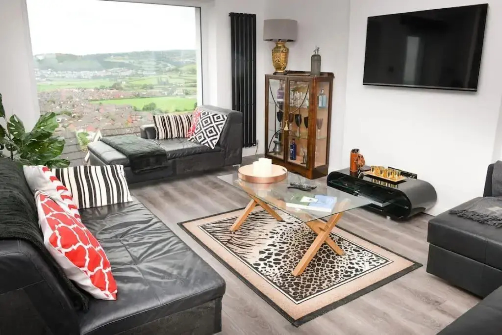 Detached House With Amazing Sea View