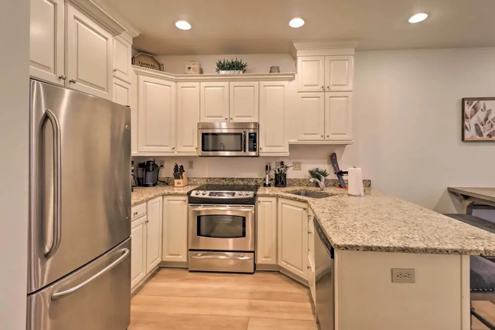 Poconos Townhome - Walk to Big Boulder Lake!