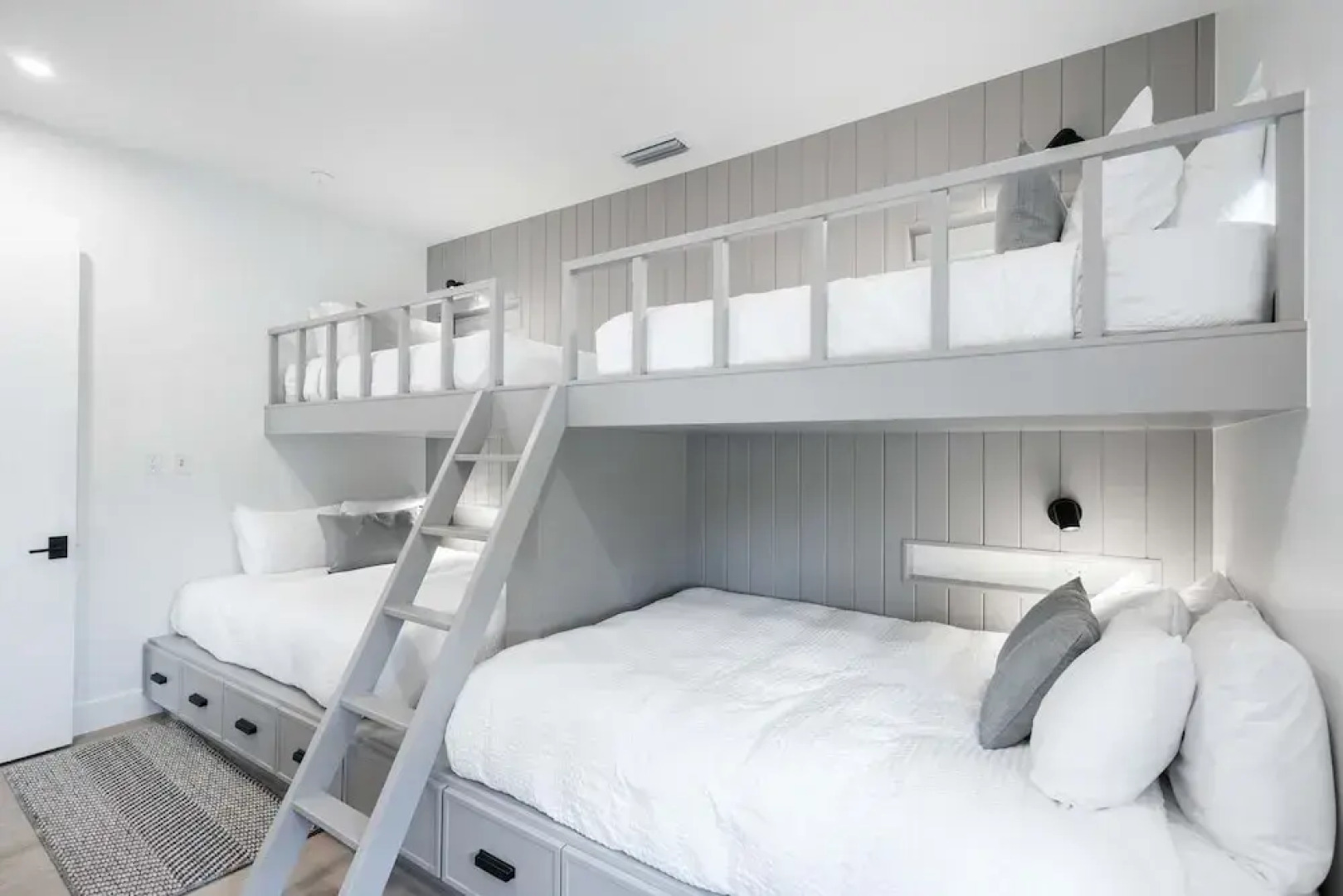 Brand New Catchlight House With Private Pool