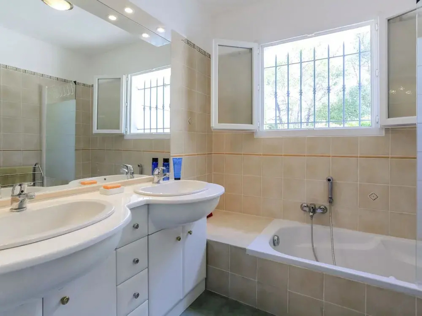 Spacious Villa With Private Swimming Pool, Fabulous View, Near Côte D'azur