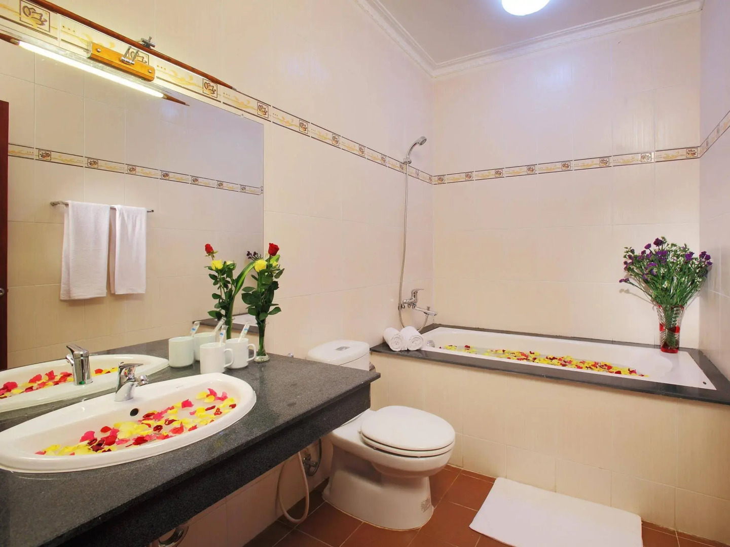 Minh Dam Hotel & Restaurant