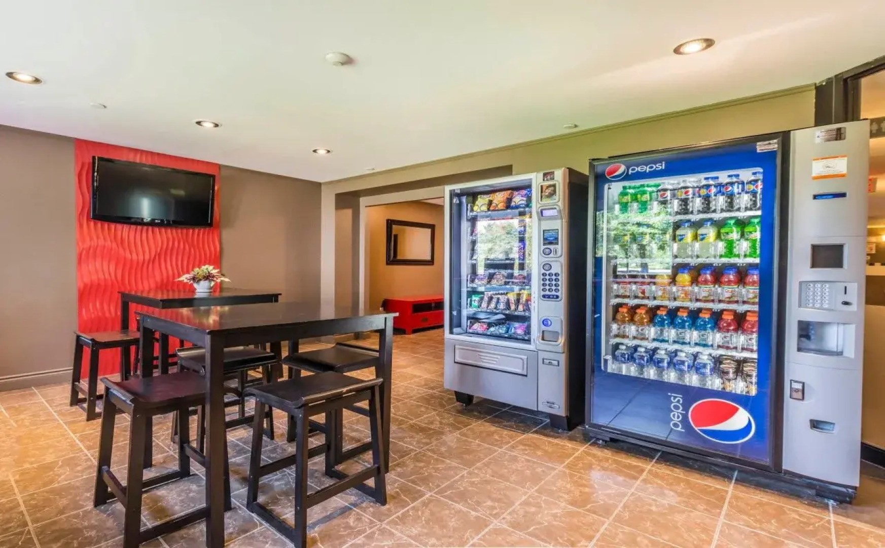 Travelodge by Wyndham Hotel & Convention Centre Quebec City