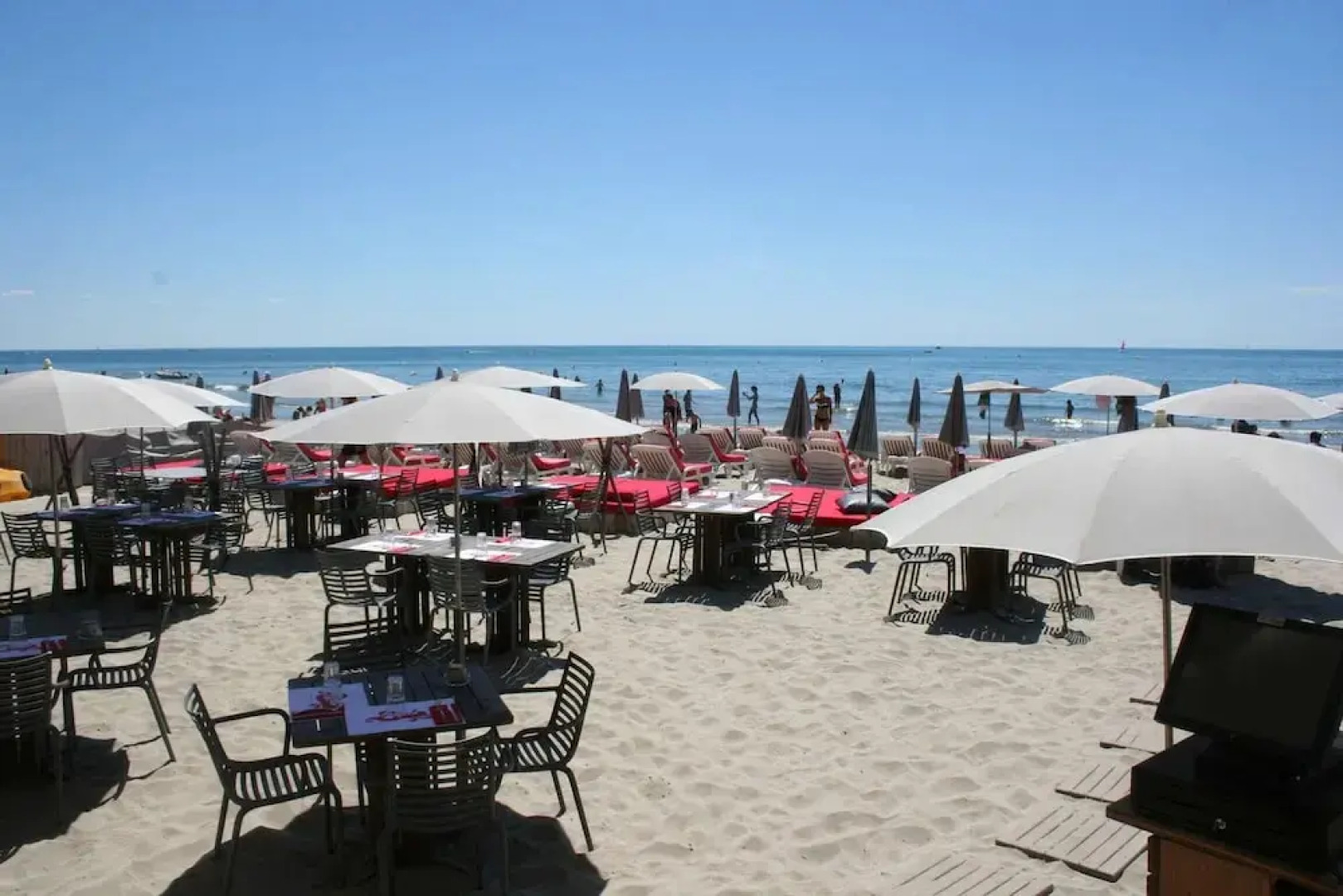 Apartment With one Bedroom in Lattes, With Pool Access, Enclosed Garden and Wifi - 5 km From the Beach