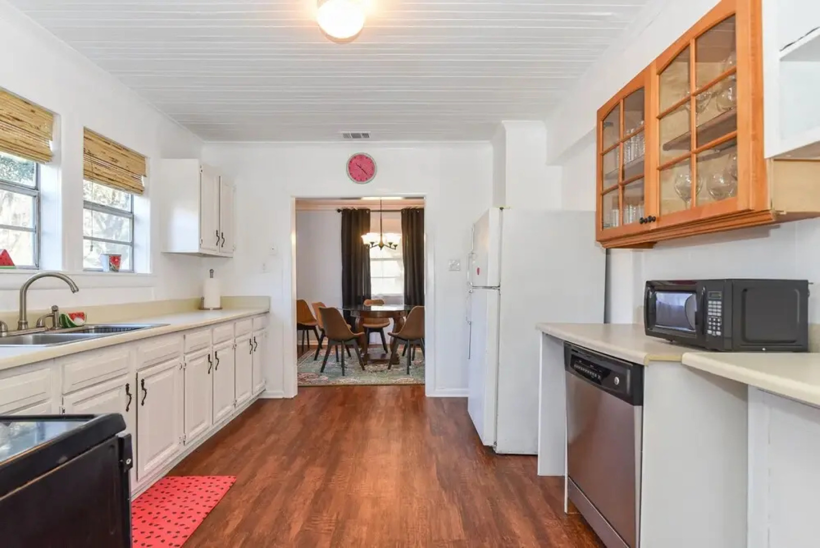 Summertime Pet-friendly 30 min Savannah