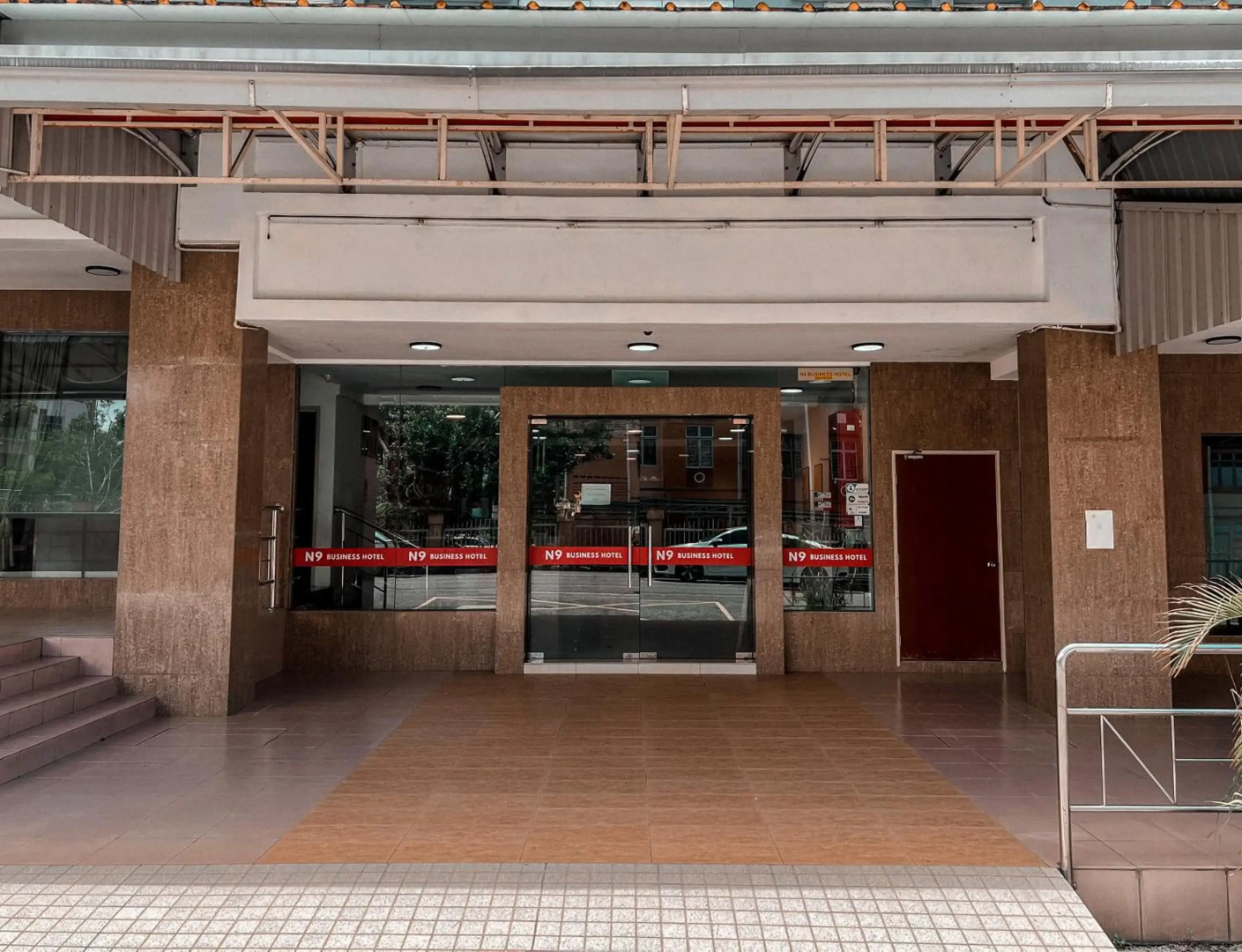 OYO 43955 N9 Business Hotel