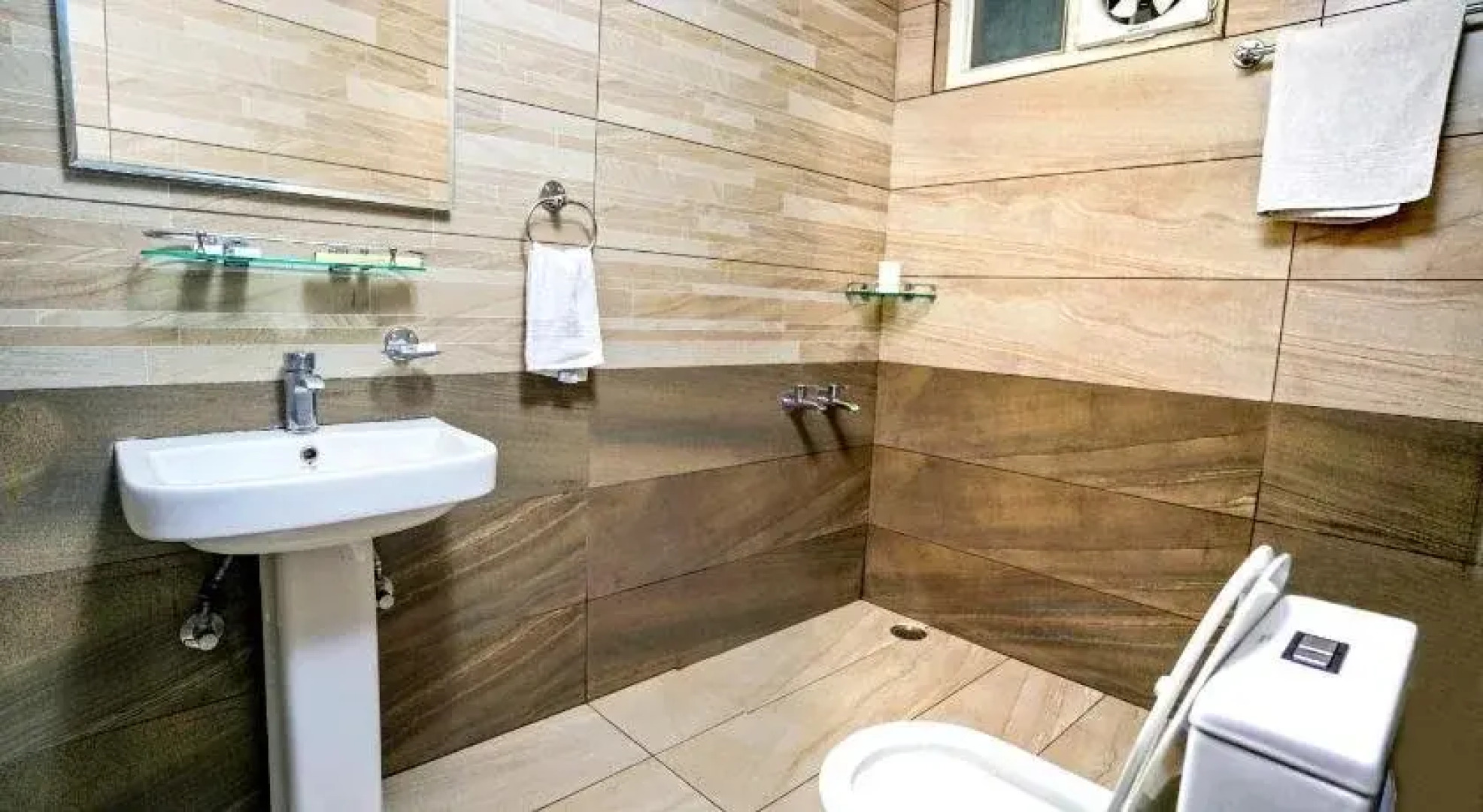 Mayur Hotel Bar And Restaurant