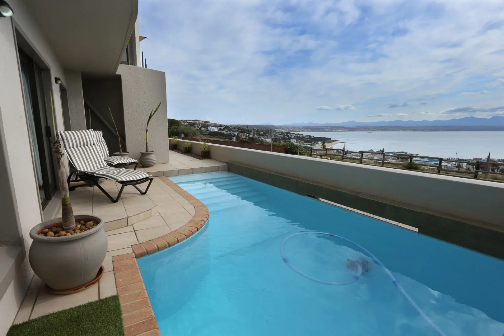 Bar T Nique Guest House