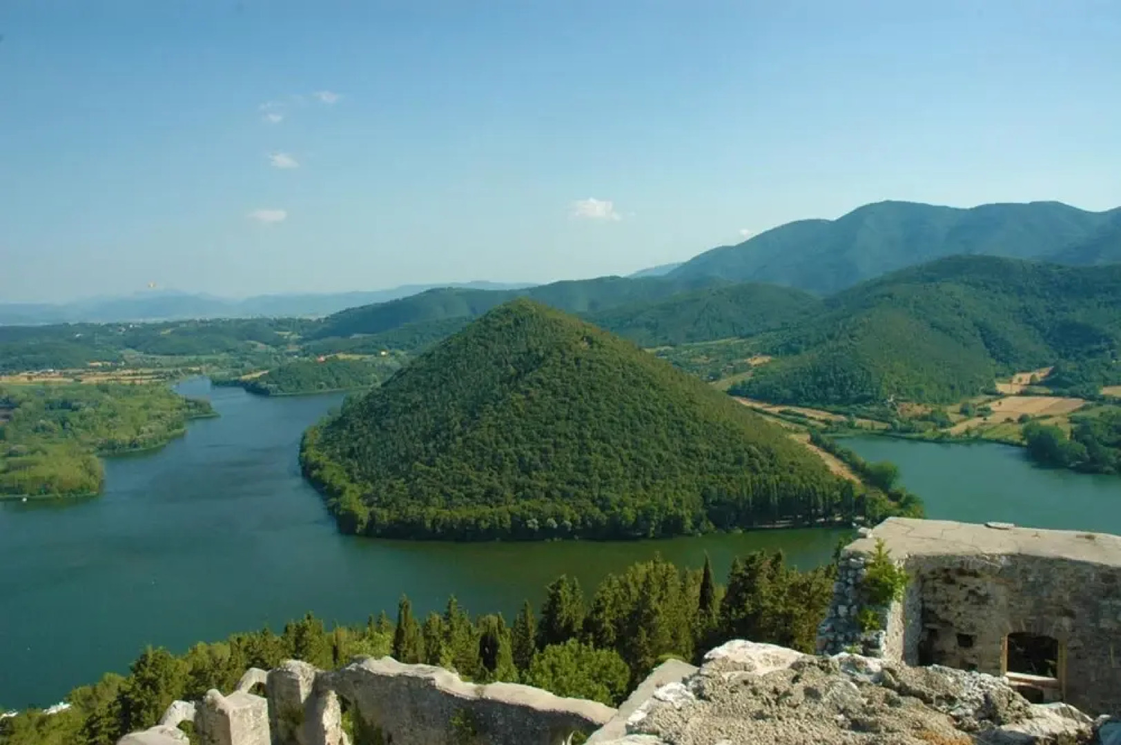 Villa With 3 Bedrooms in Montecampano, With Wonderful Mountain View, Private Pool, Furnished Garden